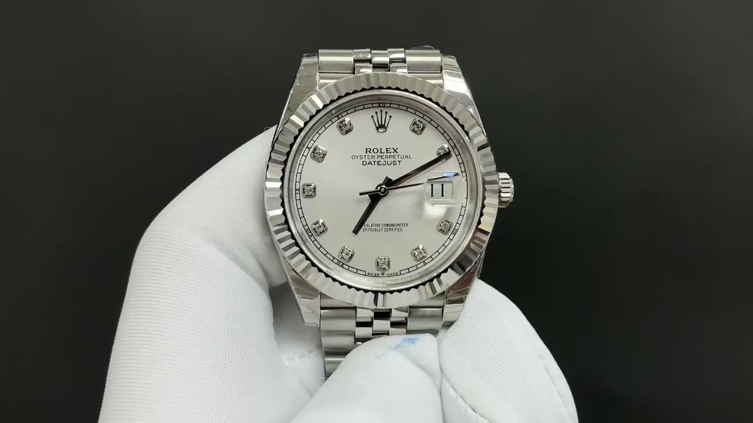 Rolex Datejust, Blanco · Diamantes y bisel estriado
